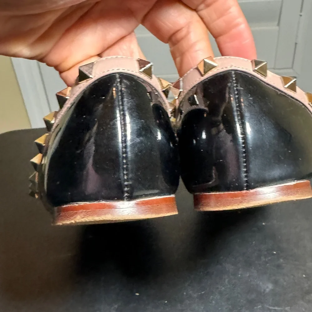 Kaitlyn Pan size 9 black/pink rock stud pointed leather ballet flats